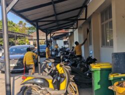 Jaga Kebersihan dan Kenyamana Lingkungan Kerja, Personel Polres Sumbawa Barat Gelar Kegiatan Korve Bersama