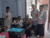 Kencitaan Masyarakat Terhadap Poliri, Pengurus Masjid Al-Amin Desa Rato Naik Mimbarkan Brigpol Angga Kusuma Jadi Khatib Sholat Jum,at