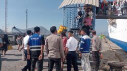 Polsek Kawasan Pelabuhan Laut Bima Amankan Embarkasi dan Debarkasi Penumpang KM AWU