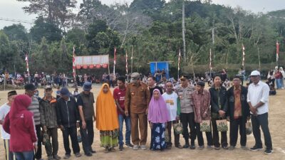 Tutup Resmi Turnamen Sepak Bola Mini Bupati Cup di Batudulang, Kapolsek Batulanteh Pimpin Pengamanan hingga Babak Final