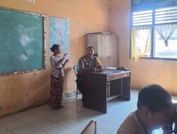 Polri Peduli Pendidikan, Bhabinkamtibmas Polsek Tambora Jadi Guru Agama Hindu Gratis di SDN 02 Labuhan Kananga