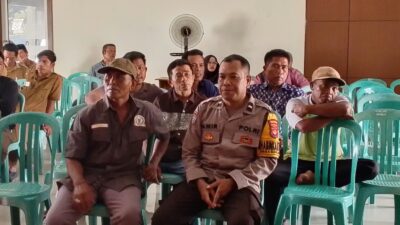 Dukung Kelancaran Pilkades, Bhabinkamtibmas Desa Kokarlian Hadiri Sosialisasi dan Simulasi E-Voting