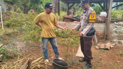 Dukung Ketahanan Pangan Nasional, Bhabinkamtibmas Desa Labangka Sambangi Pekarangan Warga dan Beri Motivasi Petani Cabai