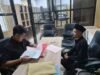 SATRESNARKOBA POLRES DOMPU LIMPAHKAN TERSANGKA DAN BARANG BUKTI KASUS NARKOTIKA KE KEJARI DOMPU