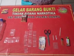 POLRES DOMPU AMANKAN TIGA TERDUGA PELAKU PENYALAHGUNAAN NARKOTIKA, SEJUMLAH BARANG BUKTI SABU DISITA