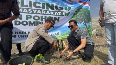 WAKAPOLRES DOMPU PIMPIN KEGIATAN GREEN POLICING, 200 BIBIT POHON DITANAM DI AREA POLSEK DOMPU