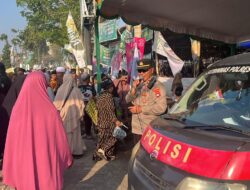 Sat Binmas Polres Lombok Timur Gelar Public Address, Imbau Jamaah Jaga Kamtibmas di Hultah ke-91 Madrasah NWDI Anjani