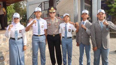Upacara Berbeda di SMAN 4 Praya, Kapolresta Loteng Beri Semangat dan Edukasi Pelajar