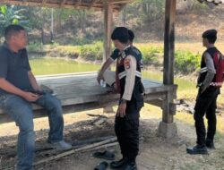 Sambangi Petani di Sebubuk, Sat Samapta Polres Sumbawa Barat Ingatkan Bahaya Karhutla