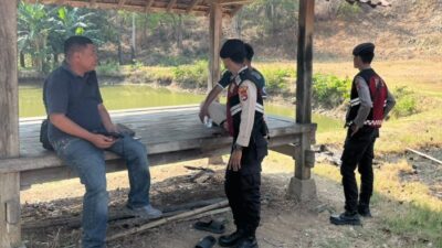 Sambangi Petani di Sebubuk, Sat Samapta Polres Sumbawa Barat Ingatkan Bahaya Karhutla